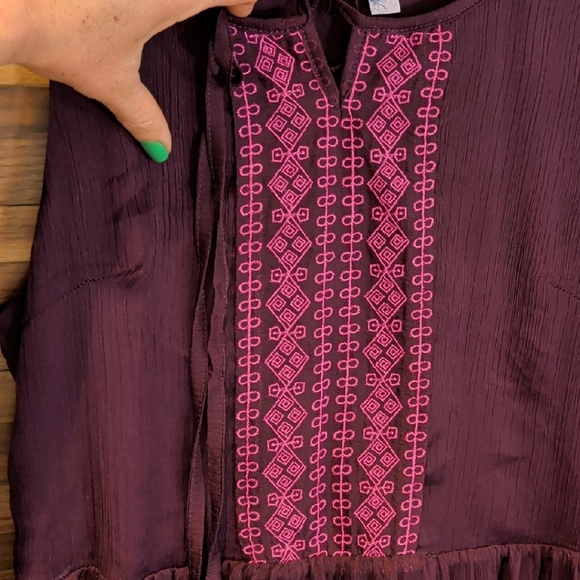 Alya Sleeveless Midi Dress in Plum with Pink Embroidery - Picture 2 of 7